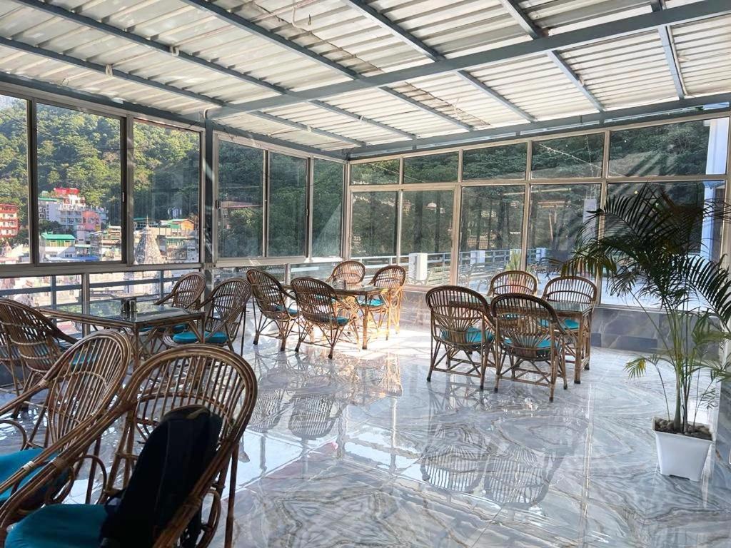 Hotel Manikut リシケーシュ エクステリア 写真