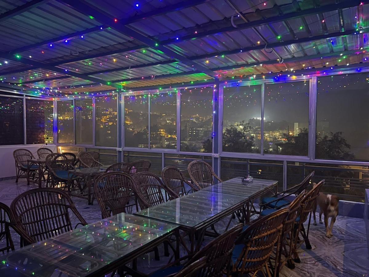 Hotel Manikut リシケーシュ エクステリア 写真