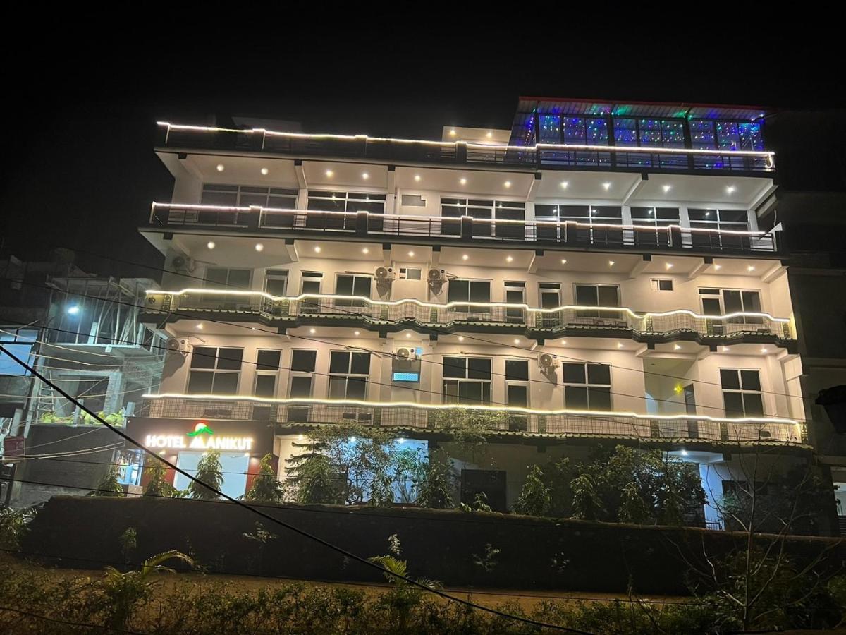 Hotel Manikut リシケーシュ エクステリア 写真