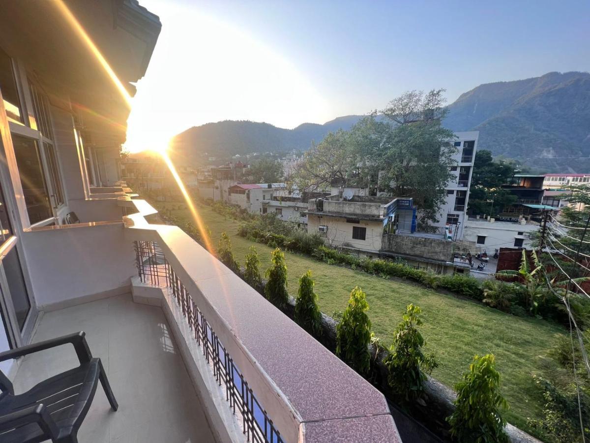 Hotel Manikut リシケーシュ エクステリア 写真