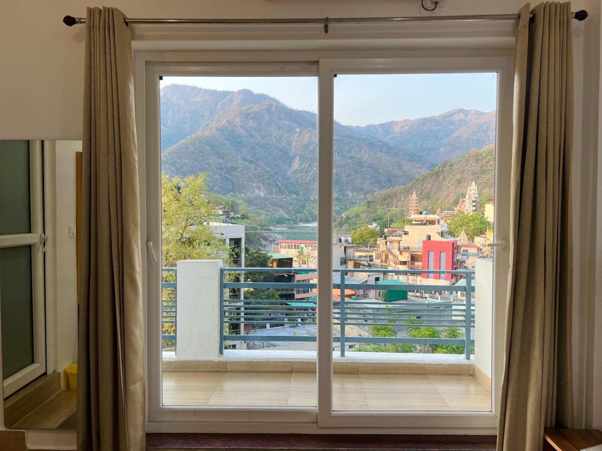Hotel Manikut リシケーシュ エクステリア 写真
