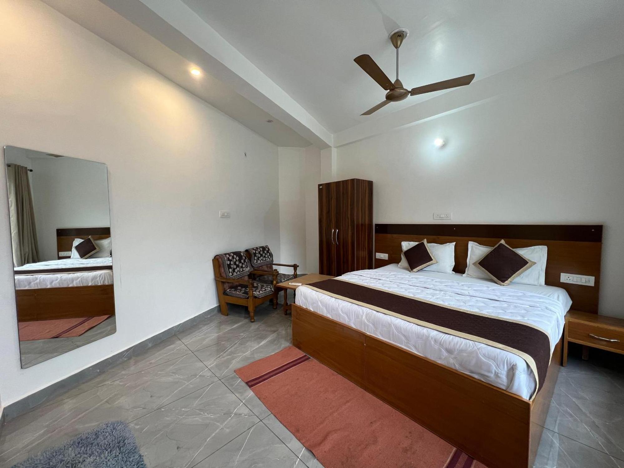 Hotel Manikut リシケーシュ エクステリア 写真